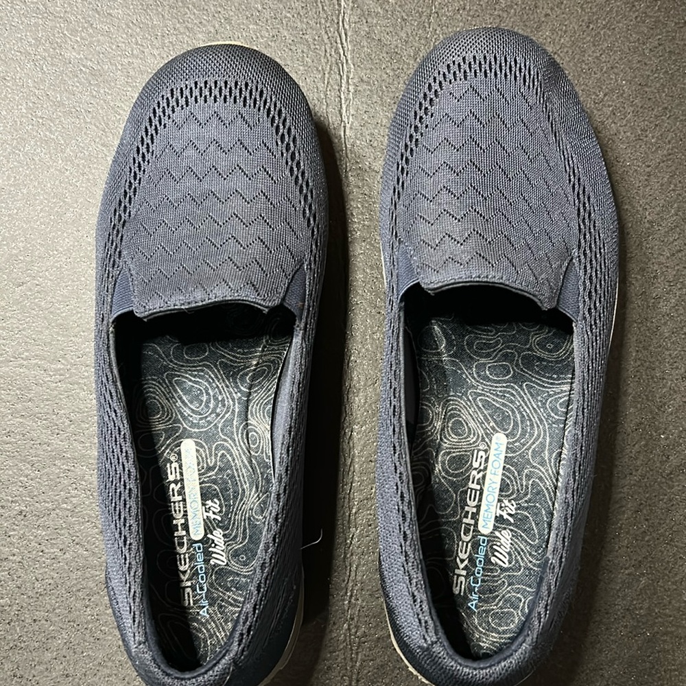 Skechers Women’s Wide size 9.5 Slip On